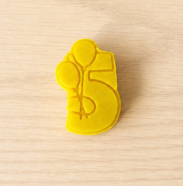 Modelador e Ejetor Para Modelar Doces, Massas e Brigadeiros | Número 5 com Balões