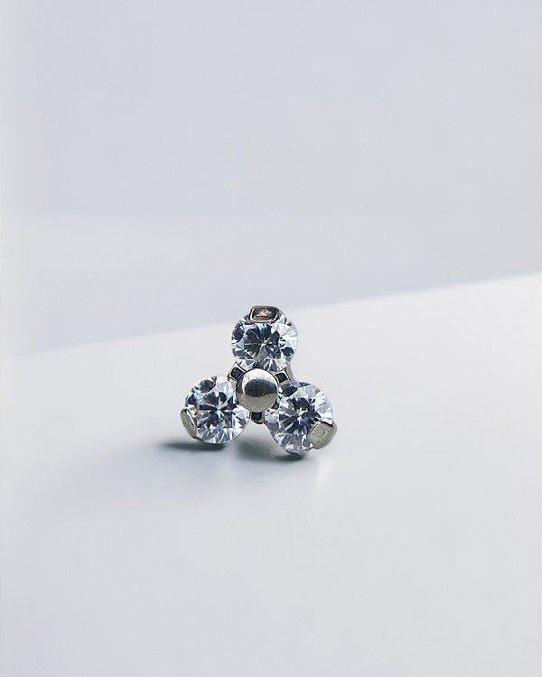 Piercing Labret Trinity com Zircônias Cúbicas - Titânio