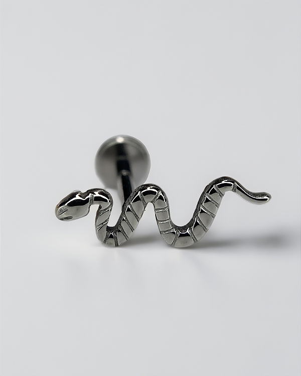 Piercing Labret com Serpente Zahir - Titânio
