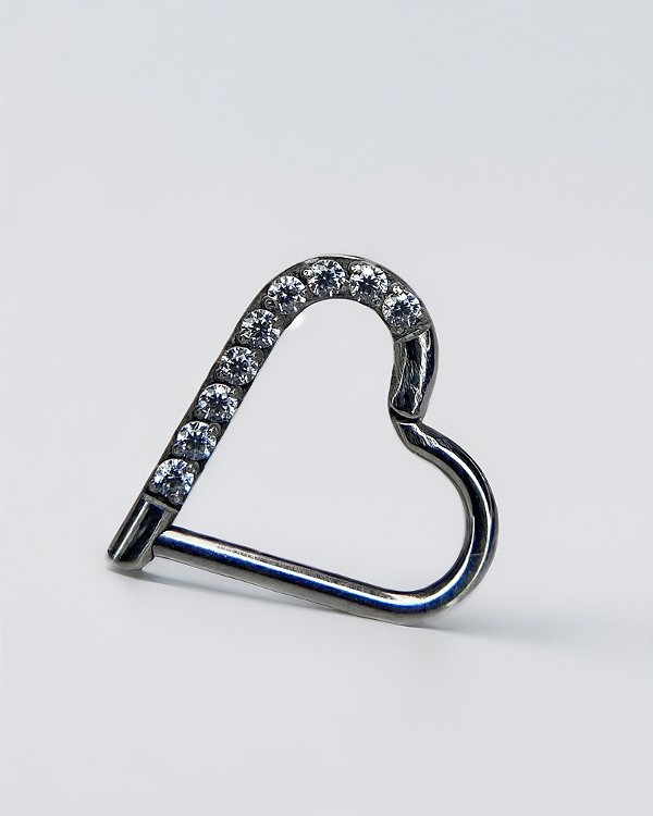 Piercing Argola Coração com Zircônias Cravejadas - Titânio