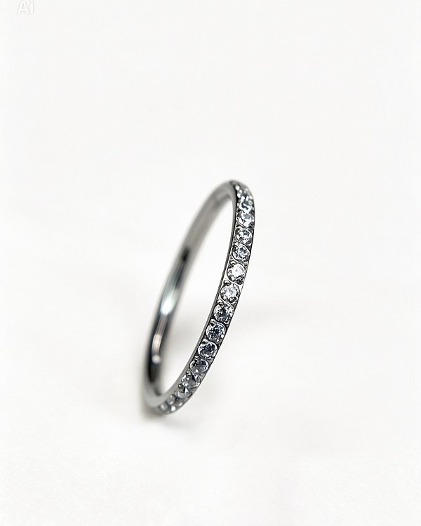 Piercing Argola Cravejada com Zircônias - Titânio
