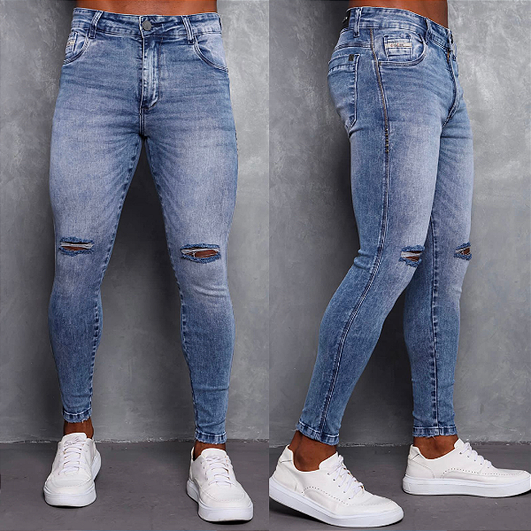 Calça Jeans Corte no Joelho e Detalhes Tarja