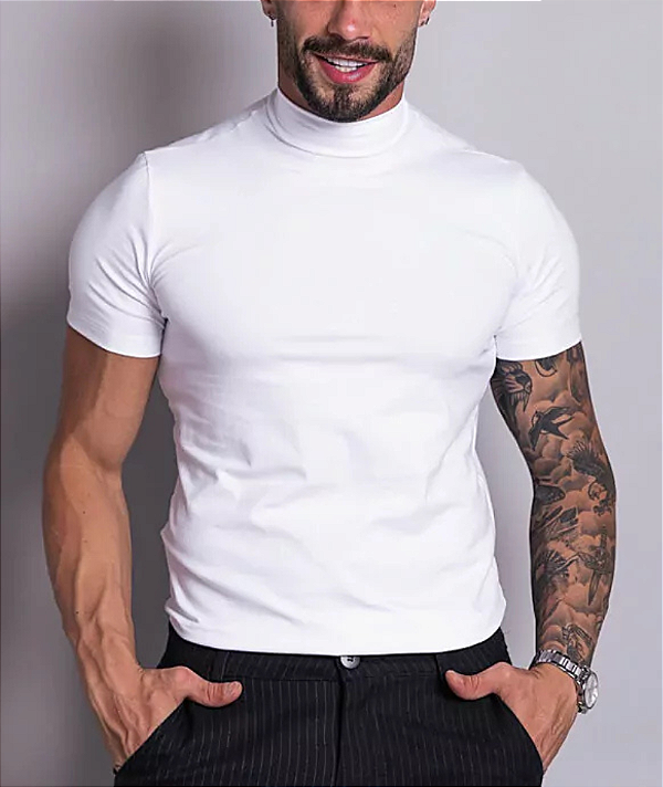 Camiseta Gola Alta Branca