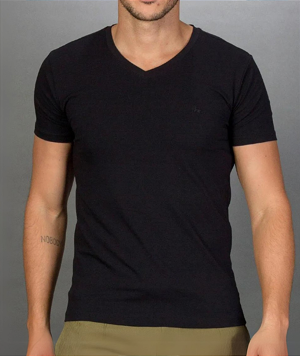 Camiseta Gola V Preta Algodão Egípsio