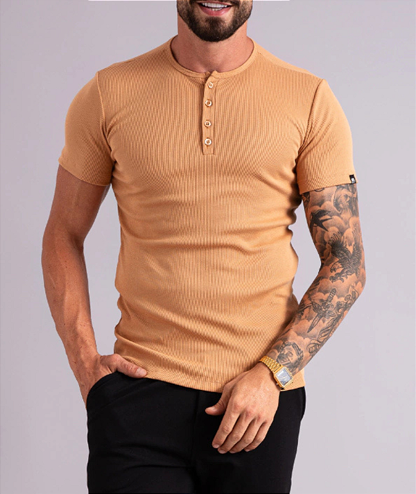 Camiseta Henley Caramelo