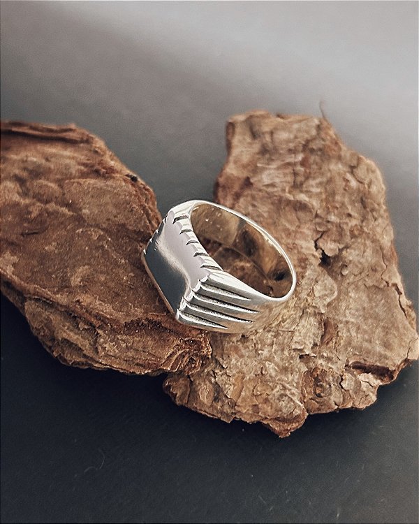 Anel Quadrado c/ Detalhe Lateral - Prata 925