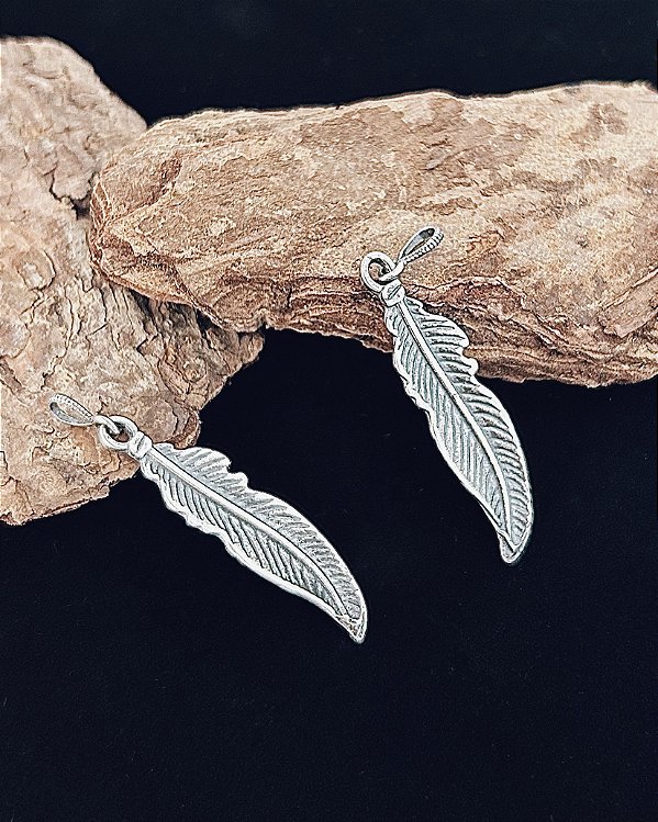 Pingente Pena Escurecida 3,6cmx 0,8cm - Prata 925