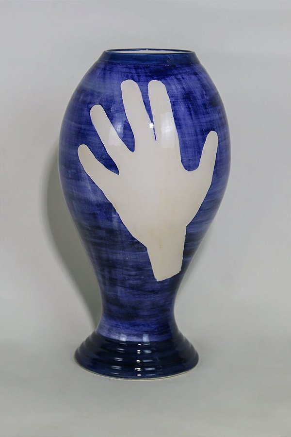 Vaso de cerâmica Mãos Azul - Silvana Tinelli