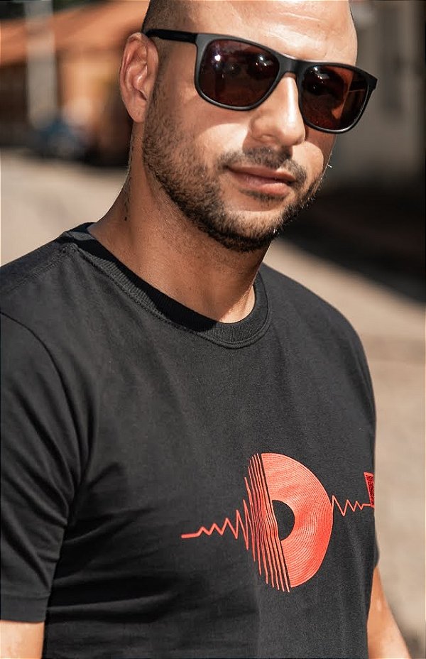 Camiseta Vinil - preta