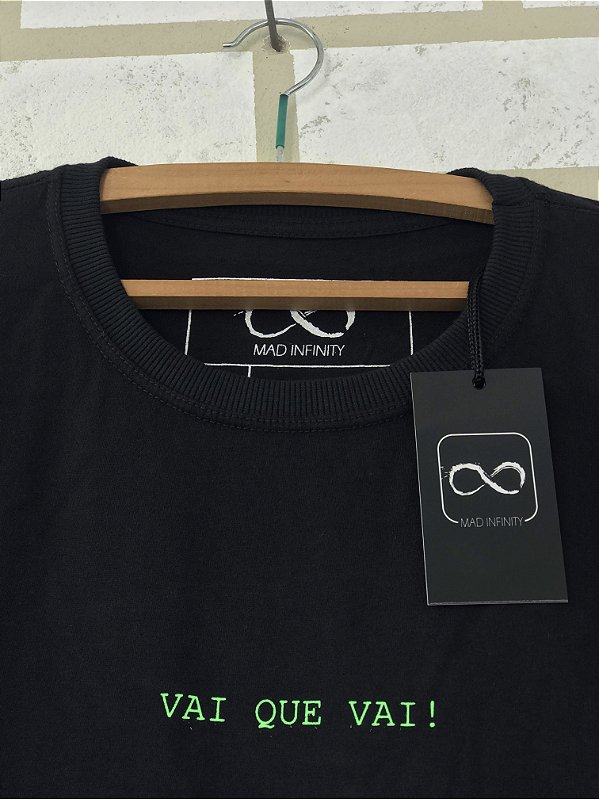 Camiseta Vai Que Vai - preta