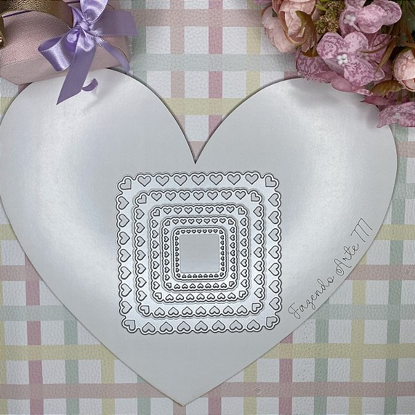 Quadrado coraçãozinhos