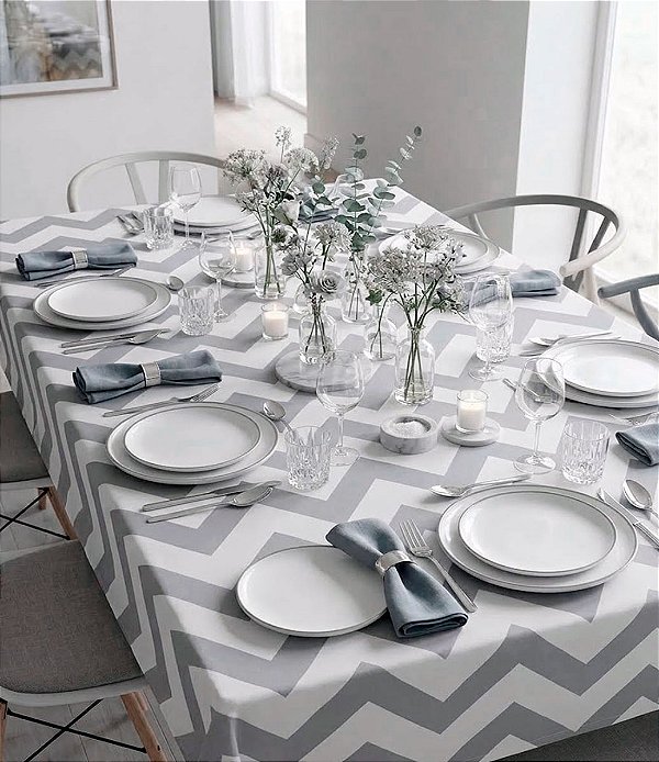 Toalha de Mesa Zig Zag Branca com Cinza Quadrada 8 Lugares