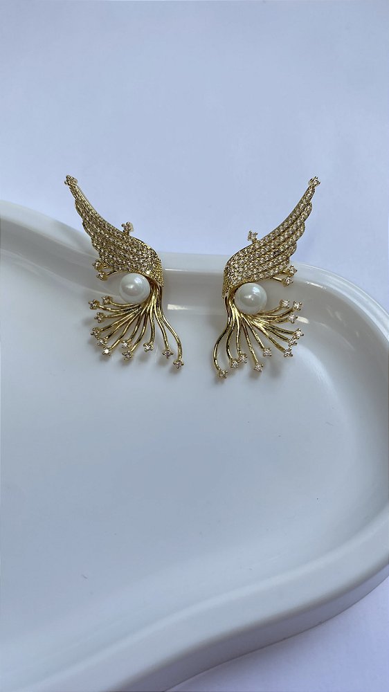 Brinco Festa Asa Cravejada com Pérola Banho Ouro 18k