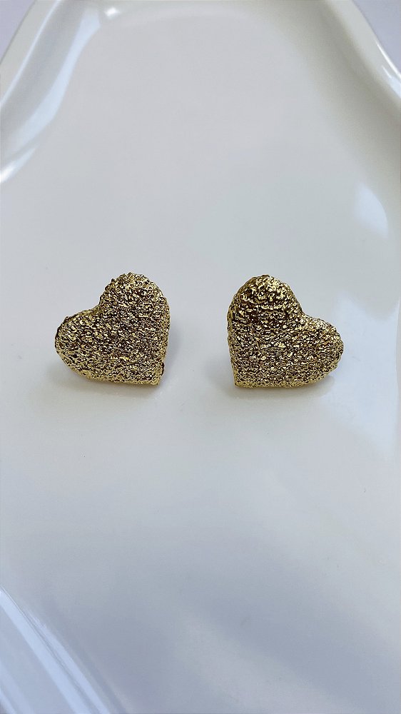 Brinco Orgânico BF Coração Chapiscado Banho Ouro 18k