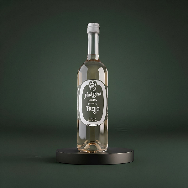 Cachaça Nhá Dita Envelhecida Freijó - 750ml - Garrafa Tradicional