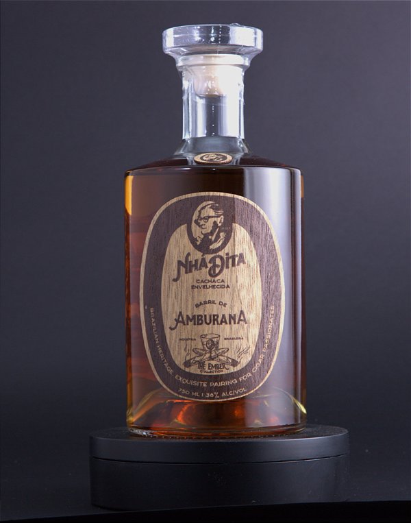 Cachaça Nhá Dita Envelhecida Extra Premium Amburana - The Ember Collection - 750ml
