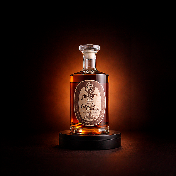 Cachaça Nhá Dita Envelhecida Extra Premium Carvalho Francês - Garrafa Especial - 750ml