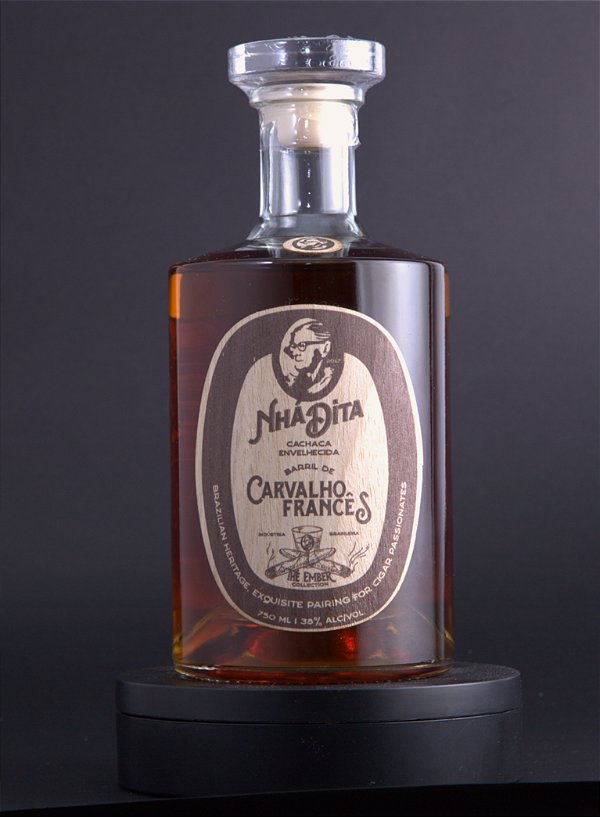 Cachaça Nhá Dita Envelhecida Extra Premium Carvalho Francês - Garrafa Especial - 750ml