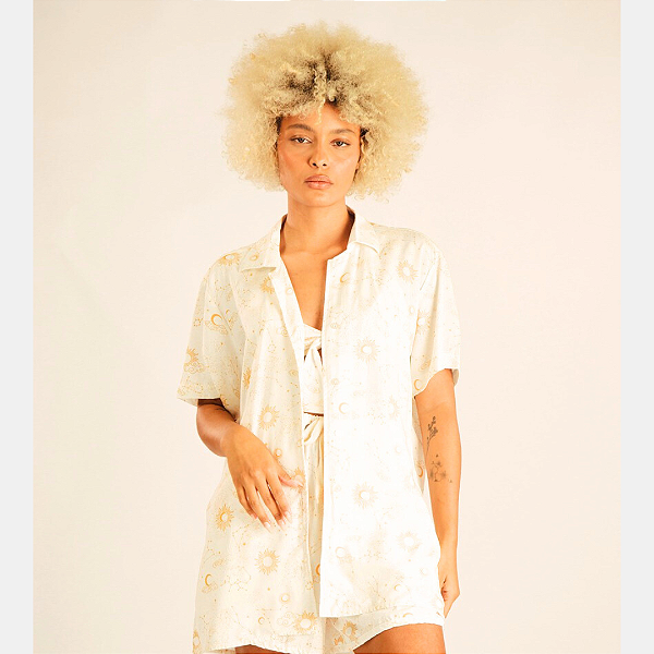 Camisa SERAFINE., Nova. Em 100% viscose, proporciona leveza, respirabilidade, versatilidade em design, caimento elegante e durabilidade.
