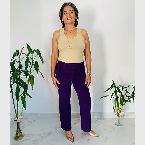 Calça Flare Ágata, Nova. Em Viscose, Amarração Lateral dá um ajuste perfeito à cintura e um visual mais sofisticado.