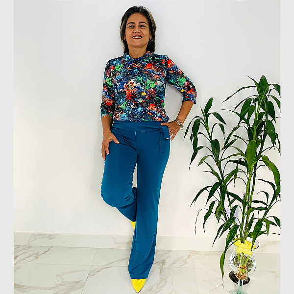 Calça Flare AURORA, Nova.  Tendência elegante e atemporal, inspirada nas famosas calças boca de sino dos anos