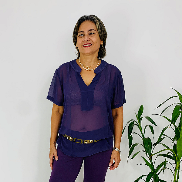 Blusa ESTHER, Nova. De chiffon com sua gola padre é uma peça elegante e sofisticada.