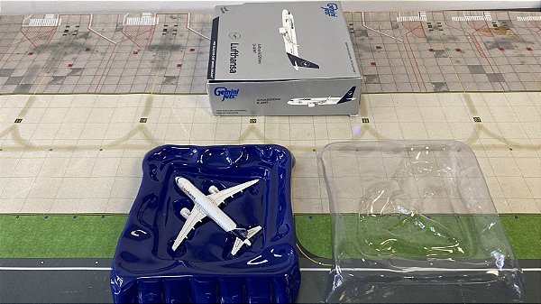 Gemini Jets 1:400 Lufthansa A320neo "Lovehansa"(Com defeito asa descascada na turbina Blister amassado