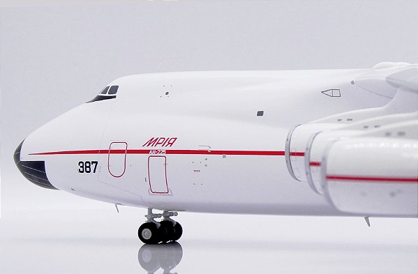 JC Wings 1:200 Antonov Airlines Antonov AN-225 Red Line - Matrícula Soviética