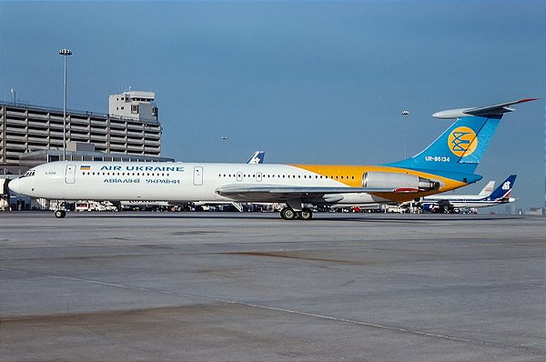 Phoenix 1:400 Air Ukraine Ilyushin IL-62M (pré-venda)
