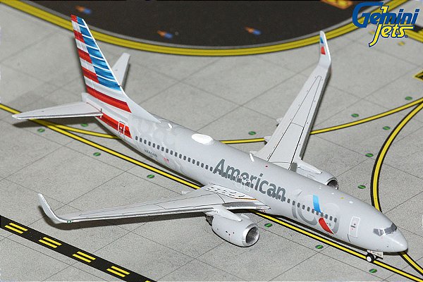 GeminiJets 1:400 American Airlines Boeing B737-800W N840NN (100 (Centennial livery)) (pré-venda)