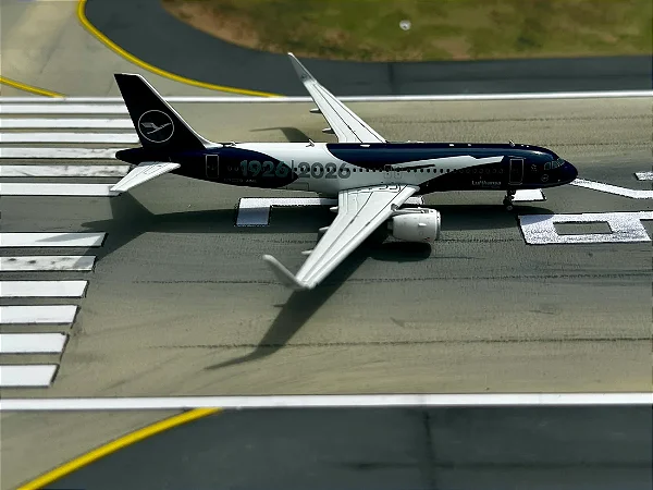 Phoenix 1:400 Lufthansa (100 years) AIRBUS A 320neo