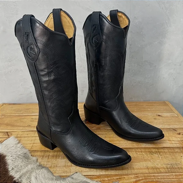 Texana Bico Fino - Couro Látego Preto | Bordado Preto Produto sob encomenda.
