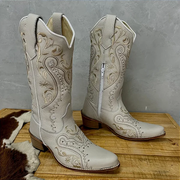 Texana Bico Fino - Couro Offwite | Bordado Bege Produto sob encomenda.