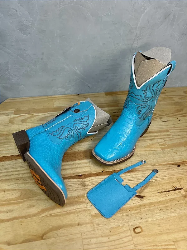 Bota Texana Cano Medio Capota com Bainha de Cartão - Couro Bovino Estampa de Jacaré Azul Tuquesa/ Produto sob encomenda.
