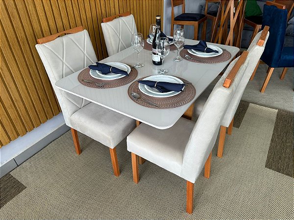 Mesa com 4 cadeiras em madeira maciça Robusta