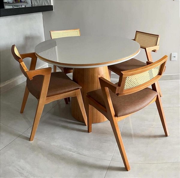 Conjunto Sala de Jantar Redonda 1,10m c/ 4 cadeiras com braço e tela