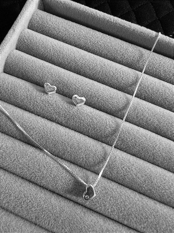 Conjunto Colar e Brincos Coração Detalhes em Prata 925