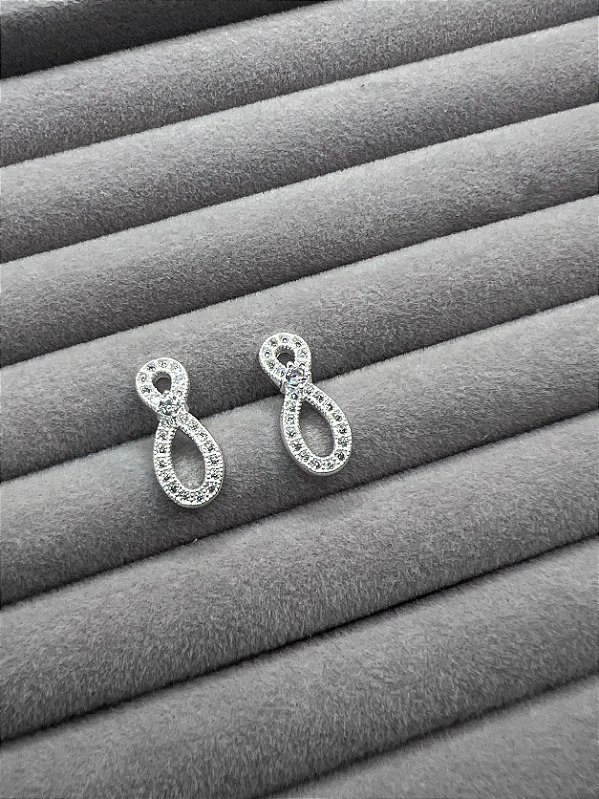 Brinco Infinito Cravejado com Zircônia em Prata 925