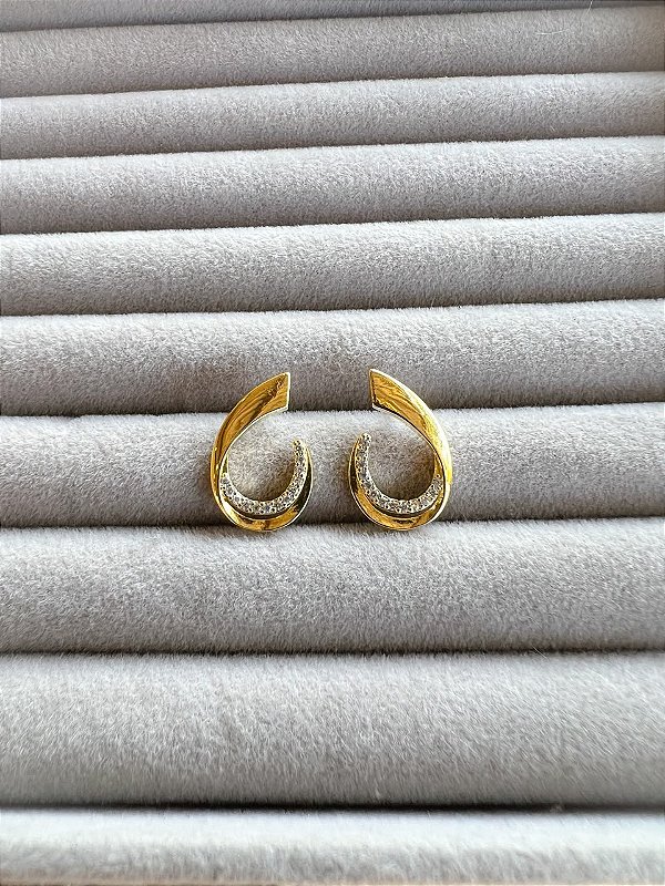 Brinco Elegance Cravejado Banhado a Ouro 18K