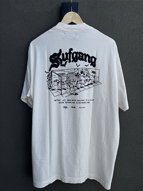 CAMISETA SUFGANG FLAGSHIP OFF-WHITE (EXCLUSIVO LOJA FÍSICA)
