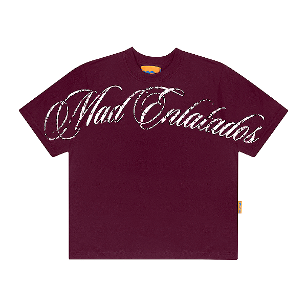 Camiseta MAD Enlatados Cursiva Bordô