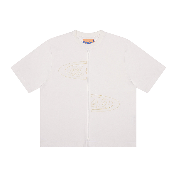 Camiseta MAD Enlatados Portal Bordado Off White