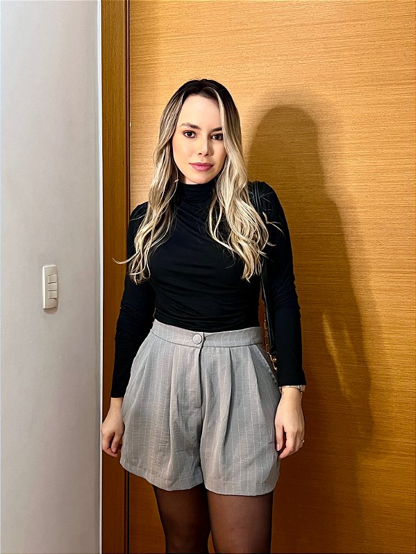 SHORT EM ALFAIATARIA RISCA DE GIZ CINZA