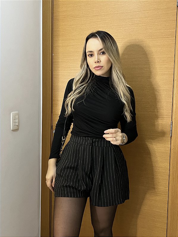 SHORT EM ALFAIATARIA RISCA DE GIZ PRETO