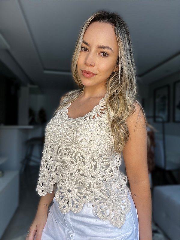 BLUSA REGATA EM CROCHÊ