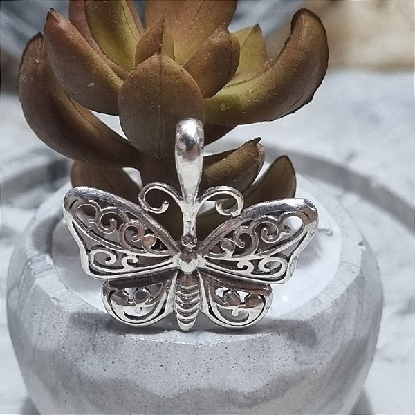 Pingente Borboleta 2 cm x 2,8 cm peso 2,6 gramas