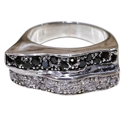 Anel de Prata 925 Zircônias Cravejadas Preta e Cristal No. 21