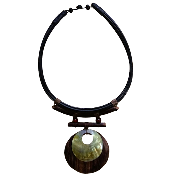 Maxi Colar de Madeira com Sobreposição de Madrepérola