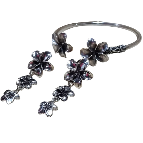 Conjunto Bracelete e Par de Brincos Flores de Prata 925