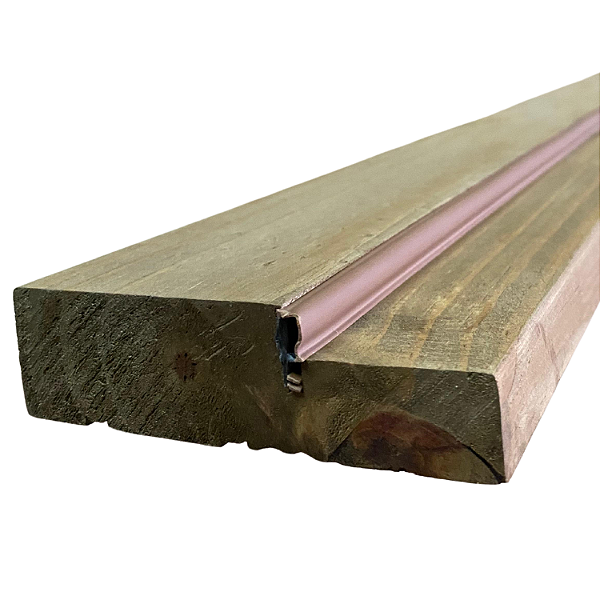 Batente de Madeira Pinus Tingido no Padrão Imbuia